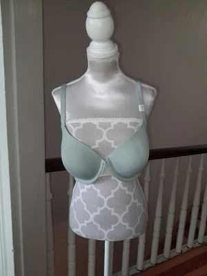 NUEVO CON ETIQUETAS (PRECIO DE VENTA SUGERIDO POR EL FABRICANTE $48,50) Calvin Klein ligeramente forrado cobertura perfecta talla 34D claro como nuevo Foto 1 de 4