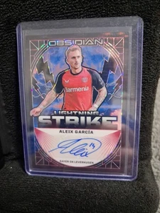 2024-25 Panini Obsidian Soccer Lightning Strike Aleix Garcia Auto LS-AGA /18 - Bild 1 von 2