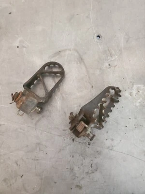 96 KTM300 KTM 300 MXC CLAVIJAS SOPORTE REPOSAPIÉS ACCESORIOS DE RESORTE Foto 1 de 4