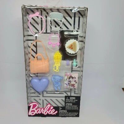 NUEVO Barbie Moda Accesorio 11 piezas Dreamer Pack Cartera, Máscara para Dormir, Cepillo Foto 1 de 4