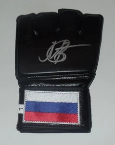 VALENTIN MOLDAVSKY SIGNED AUTO'D MMA GLOVE BELLATOR CHAMP FEDOR TEAM EMELIANENKO - Picture 1 of 3