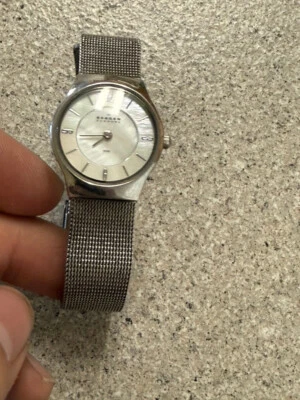 Reloj Skagen 233XSSS Damas MOP 24MM 8" Malla Inoxidable Delgado. Foto 1 de 4