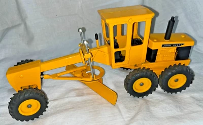 Vintage ERTL John Deere Grader Large Metal Construction Model 504 Toy 1:16 - Image 1 of 4