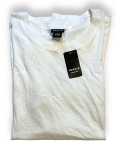 Torrid Size 2 (2XL) White T-Shirt Classic Fit Scoop Neck Short Sleeve Tee - Picture 1 of 8