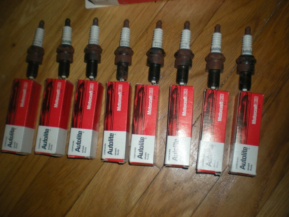 Nuevo de Lote Antiguo 1976 Ford Bronco F100 F250 F350 302 Bujías AGR-52 Autolite Foto 1 de 3
