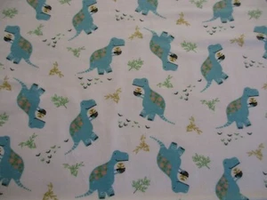 Dinos - Kuschel Baumwoll Flanell Stoff BTY Dinosaurier und Pflanzen auf weiß - Bild 1 von 4