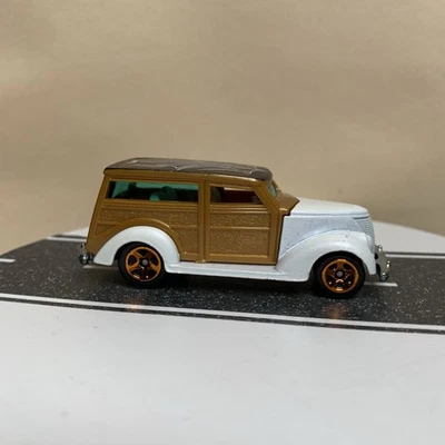 2010 Hot Wheels HW Hot Rods #3/10 1937 Ford White/Wood Panel #141/240 w/5sp NM - Image 1 of 4