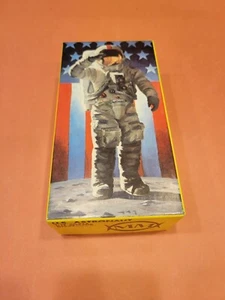 MARCO'S MINIATURES U.S, Astronaut KIT 1/12 SFM508  SPACE SUIT MODEL - Picture 1 of 4