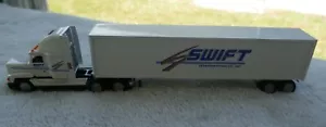 Winross 1:64 Swift Transportation Modern Long Haul Truck & Trailer - Picture 1 of 8