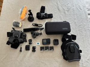 GoPro 11 Black Bundle - 3 x Batteries, Battery Charger + More - Picture 1 of 6