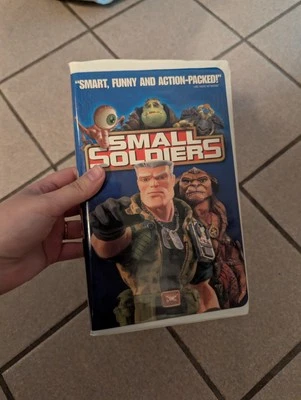 Small Soldiers VHS 1998 Clamshell Video Tape Movie Action Funny Vintage - Image 1 of 4