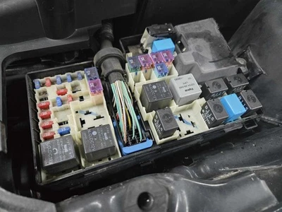 Caja de fusibles MAZDA 2004-2009 3 motores 2,4 L manual sin turbo *probado OEM BP4K66760H Foto 1 de 2