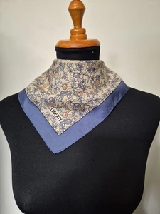 LIBERTY OF LONDON 42cm Silk Square Scarf Floral Blue Cream - Foto 1 di 19