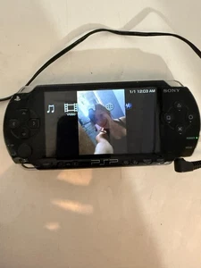 Consola portátil Sony PSP-1001 PlayStation de plástico negra probada - Imagen 1 de 12