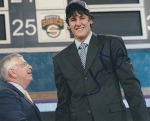Andrew Bogut Autographed 8x10 Milwaukee Bucks Free Shipping G835 - Picture 1 of 1