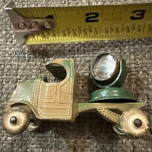 Vintage 3" Tootsietoy Mack Search Spot Light Camion pressofuso EX+++ condizioni - Foto 1 di 7