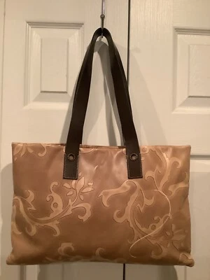 Bolso de hombro grande de cuero en relieve floral marrón Falor Foto 1 de 4