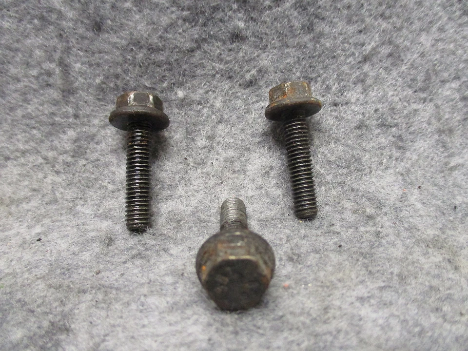 2000 - 2002 奥迪 S4 2.7 Turbo (3) 油位传感器安装螺栓原始设备制造商 26888 — 第 1/1 张图片