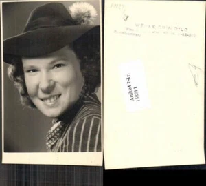 158711,Frau mit Hut  - Picture 1 of 1