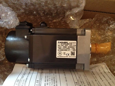 NIB NEW MITSUBISHI HF-KP43JW04-S6  400W 0.4kW HFKP43JW04S6 AC MOTOR NEW NIB - Image 1 of 4