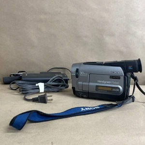 Sony CCD-TRV72 NTSC Handycam Vision Video Hi8 Camcorder Only READ - Picture 1 of 3