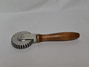 Vintage KrimpKut Pastry Pie Crimper Sealer Wheel Pastry Cutter Wood Handle - Picture 1 of 5