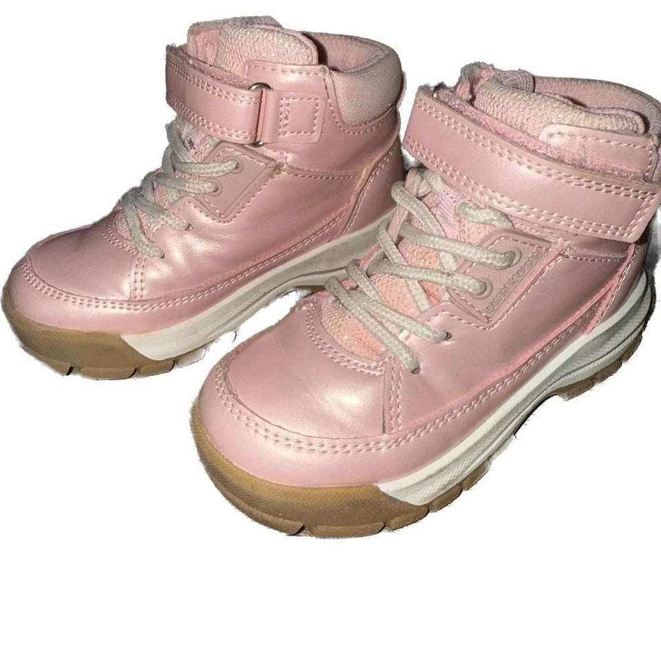 Botas con cordones OshKosh B'gosh rosa metálico para niñas pequeñas Foto 1 de 4