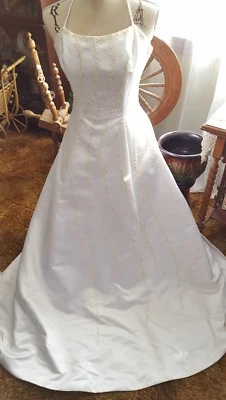 NEW ♡ #11  WHITE BEADED WEDDING GOWN DRESS ♡ BEAUTIFUL ♡ HALTER STYLE ♡ Size 12 - Image 1 of 4