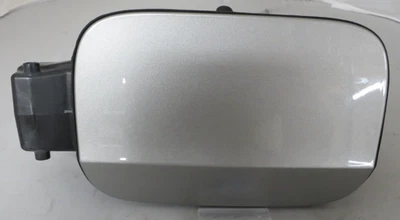 2012-2019 Volkswagen Passat - Diesel Fuel Door (Gray) Foto 1 de 4