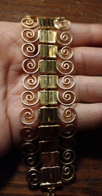 Brazalete Tipo Brazalete Filigrana Tono Dorado Curlicue Eslabón Desplazamiento Palanca 8.5" De Colección 1.75" Foto 1 de 4