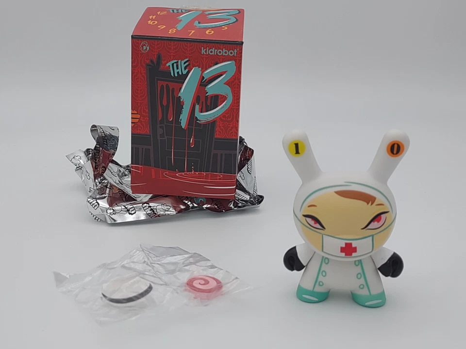 Kidrobot Dunny The 13 #10 Enfermera Cackle 3" Figura Vinilo Kathie Olivas Foto 1 de 4