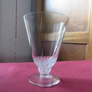 1 White Wine Glass In Crystal LALIQUE Model Champigny Signed H 8.8 Cm - Picture 1 of 8