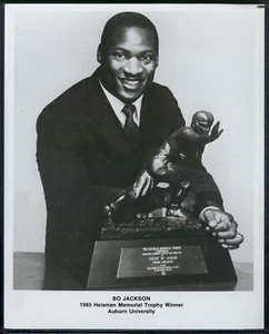 Foto ganadora del trofeo Heisman 1985 Bo Jackson 9"" x 11"" Raiders - Imagen 1 de 1
