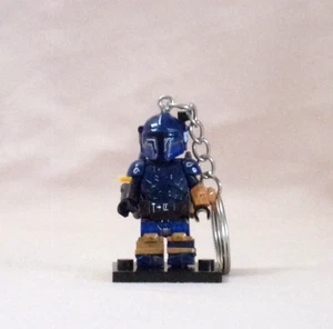 MINIFIGURE KEYCHAIN-Star Wars PAZ VIZSLA  +Stand New* The Clone Wars Mandalorian - Picture 1 of 4