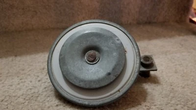 Porsche 911 AUDI VW BEETLE HELLA M26 335 hz 12V German Car Extended Range Horn  - Image 1 of 4