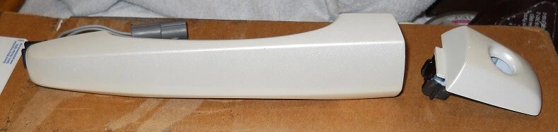 NOS 2008 Cadillac CTS LH Door Handle  — 第 1/1 张图片