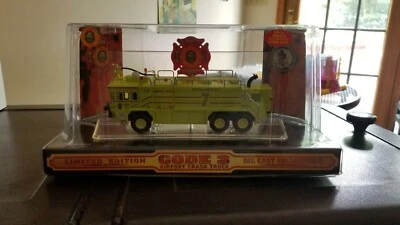 Code 3 Oshkosh Crash Truck - Metro Dade 1215 Engine # 7  1 OF 5500 1999 RELEASE - Image 1 of 4