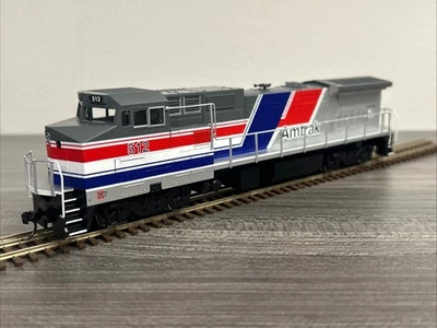 Walthers Mainline HO #910-9561 Dash 32-8BWH Locomotive Amtrak #512 NIB CC - Image 1 of 4