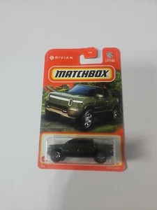 Camioneta eléctrica Matchbox Mainline Rivian R1T 2024 verde (17/100) 🟢 - Imagen 1 de 3