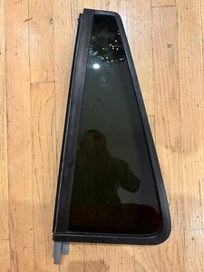 2008 - 2015 Land Rover LR2 Window Glass Door Vent Left LH Rear 6H5229741b OEM - Picture 1 of 9