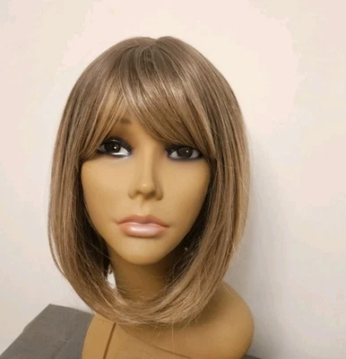 NUEVA PELUCA BOB RUBIA ARENA CORTA EN CAPAS FLEQUILLO RUBIO MIXTO Foto 1 de 4