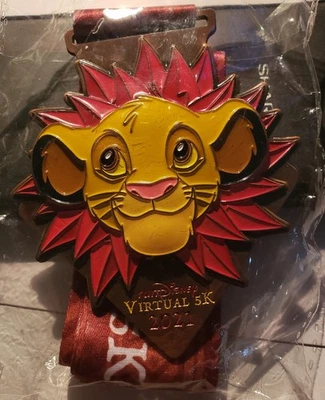 Disneyland 2021 RunDisney Rey León Virtual 5K Maratón Medalla - Totalmente Nueva Foto 1 de 2
