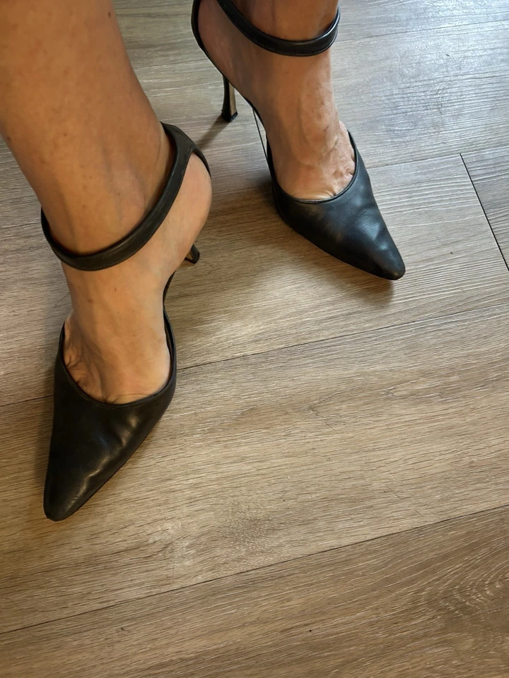 Zapatos de salón Manolo Blahnik vintage azul marino con correa al tobillo Foto 1 de 4