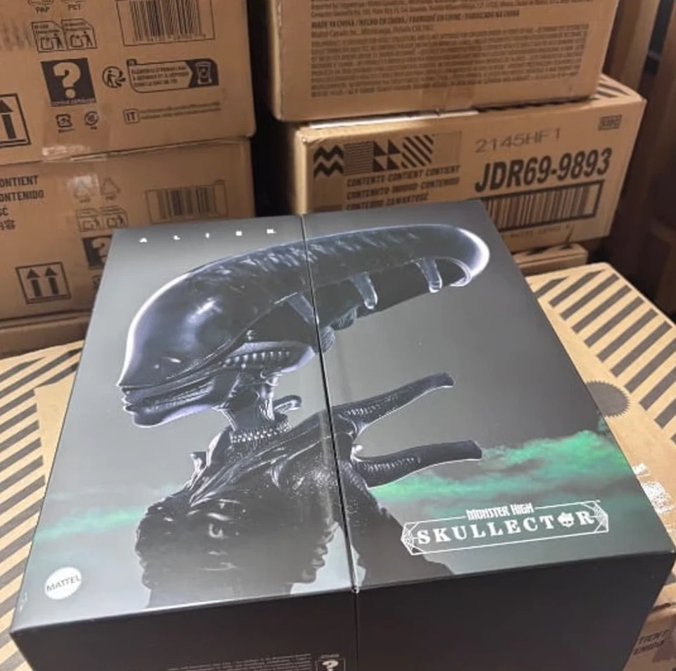 Mattel Creations Monster High Skullector Alien Doll - SHIPS TODAY - Image 1 of 1