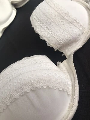Sujetador de detalle de encaje blanco Foto 1 de 2