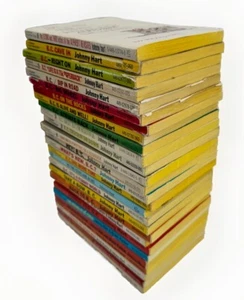 x27 Johnny Hart B. C. and WIZARD OF ID Fawcett Paperbacks - Picture 1 of 19