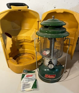 VINTAGE 1967 Coleman Lantern Model 228F Pyrex Glass Globe Green in case - Picture 1 of 18