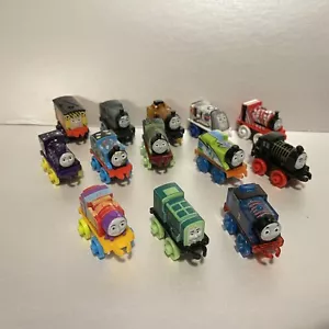 Thomas And Friends Minis - Paquete de 13 trenes mixtos - Fisher Price - Imagen 1 de 9