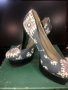 Lisa For Donald J Pliner Women's Size 8 Canvas Platform Heel  - Picture 1 of 5