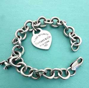Tiffany & Co. Armband mit Herzanhänger und extra Charm - Bild 1 von 7